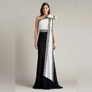 Tadashi Shoji Black Ivory Domini Two-Tone Bow Shoulder Gown Size 4 $558